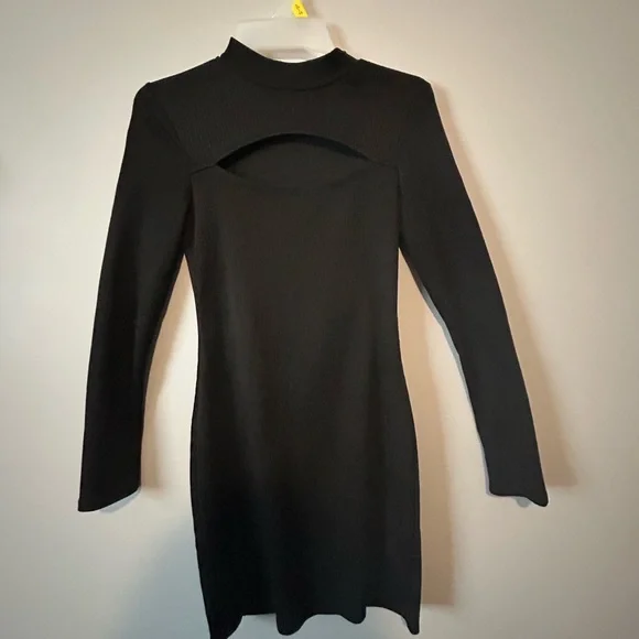 Rewind Black Elegant Cleavage Cutout Long Sleeve Bodycon Form Fitting Dress - Picture 4 of 8